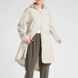 Athleta Large solar wind anorak rain jacket in cream color